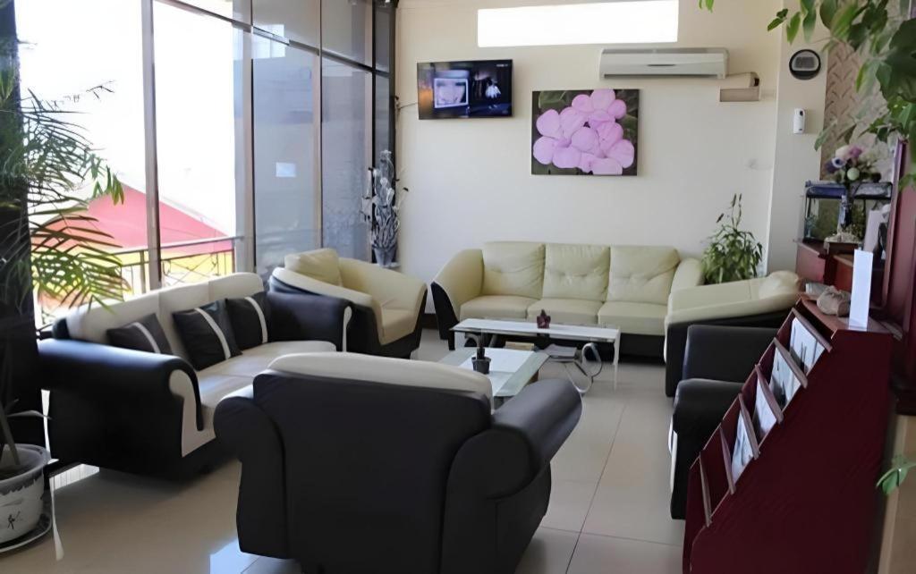 Hotel Dynasty Tarakan Exterior foto